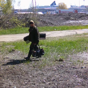 Creeping around the dumping field